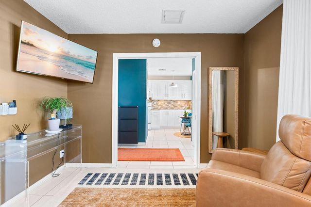 1540 NW 18th Avenue 203, Delray Beach, FL 33445