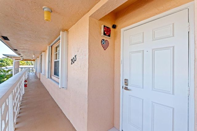 1540 NW 18th Avenue 203, Delray Beach, FL 33445