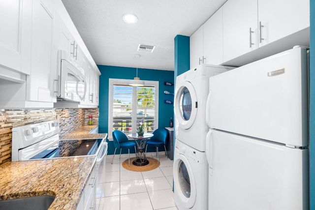 1540 NW 18th Avenue 203, Delray Beach, FL 33445