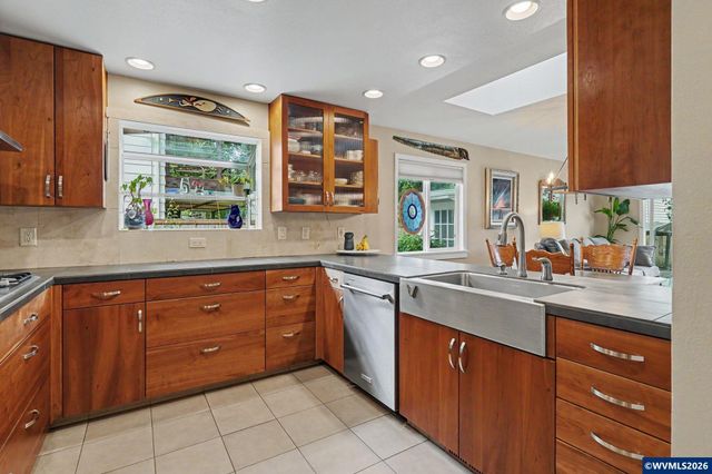 587 Snow White Wy SE, Salem, OR 97302