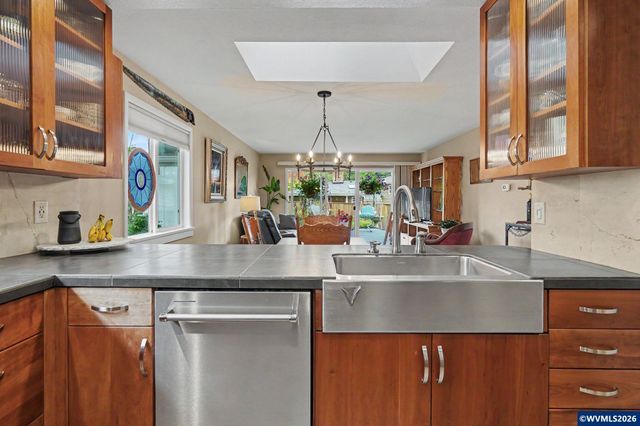 587 Snow White Wy SE, Salem, OR 97302