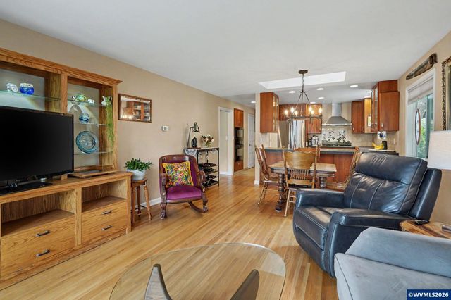 587 Snow White Wy SE, Salem, OR 97302
