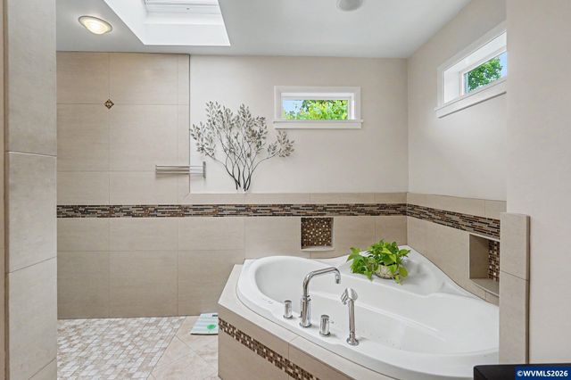 587 Snow White Wy SE, Salem, OR 97302
