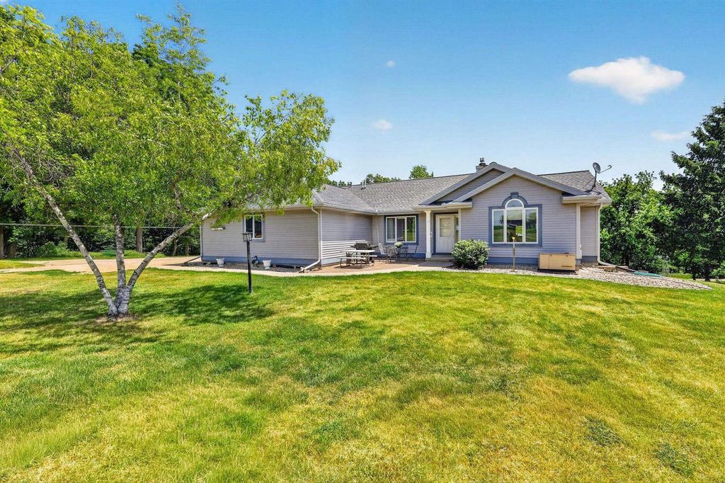 8766 Colby Road, Mount Horeb, WI 53572