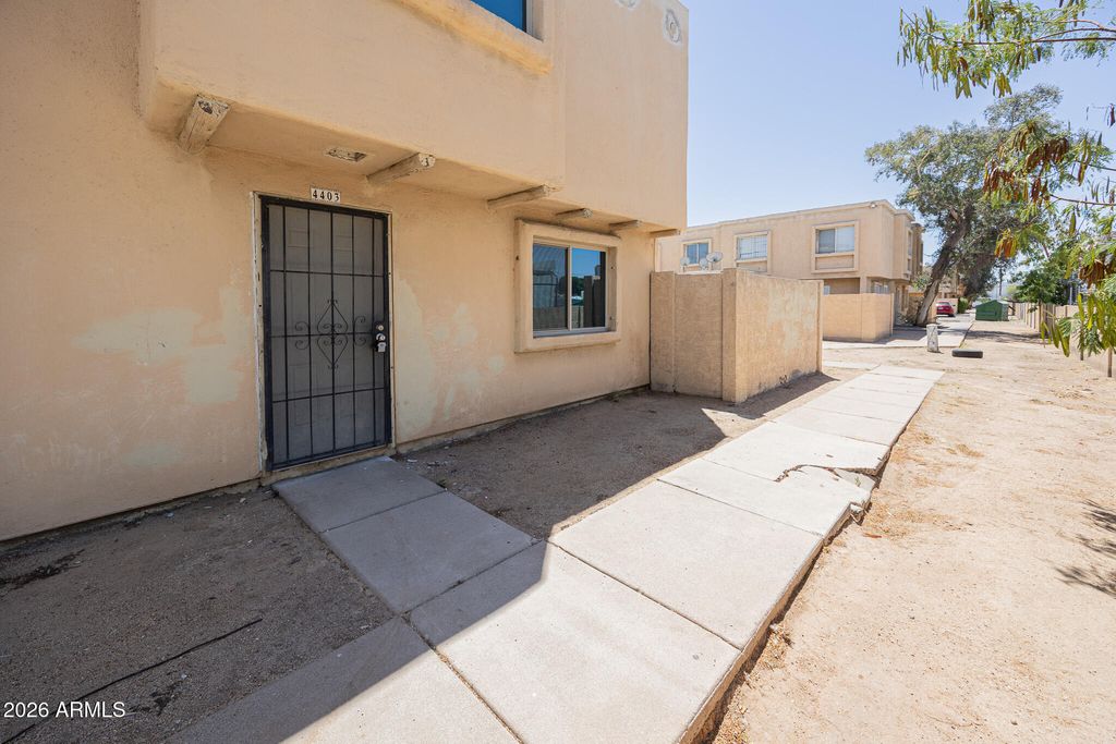 4403 E RIVERSIDE Street, Phoenix, AZ 85040