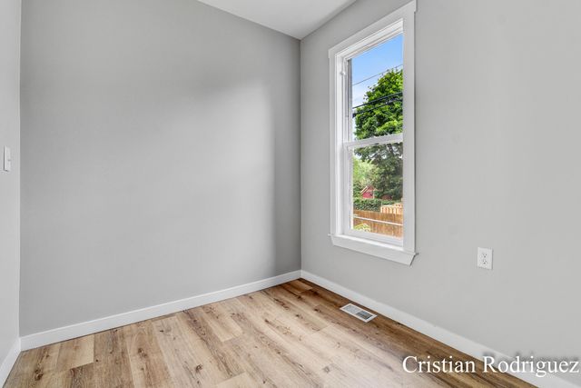 243 Fairbanks Street Ne, City Of Grand Rapids, MI 49503