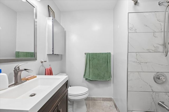 5701 N Sheridan Road 12B, Chicago, IL 60660