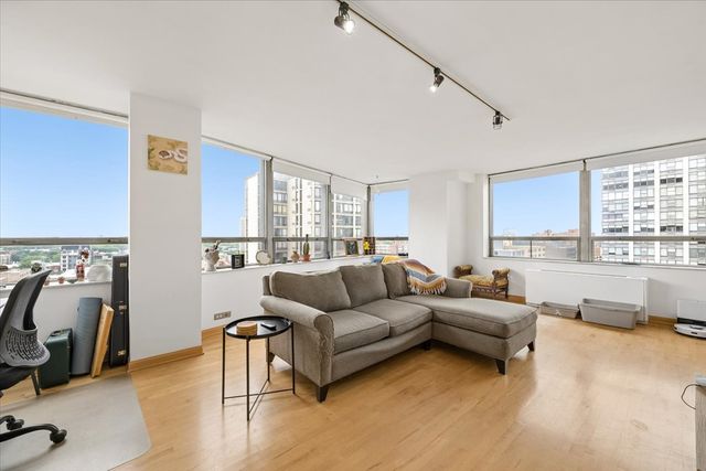 5701 N Sheridan Road 12B, Chicago, IL 60660