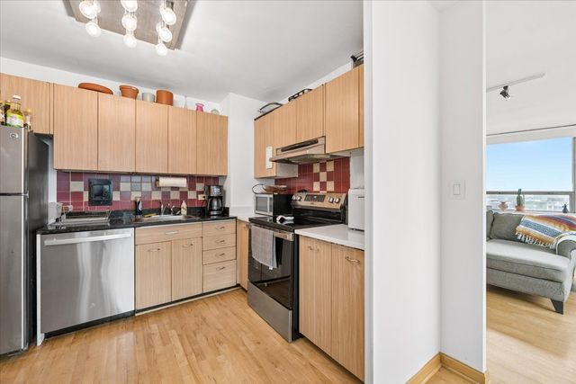 5701 N Sheridan Road 12B, Chicago, IL 60660