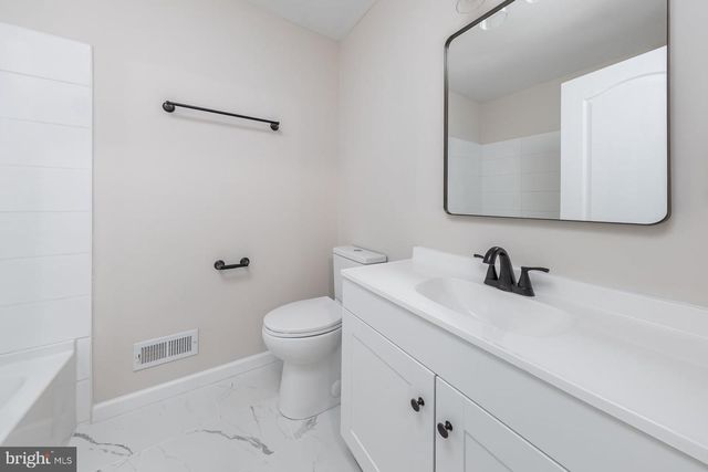 1042 BUCKINGHAM DR, West Deptford Twp, NJ 08086
