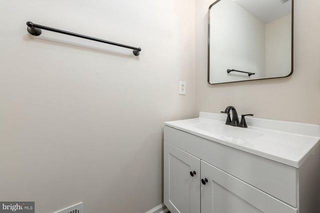 1042 BUCKINGHAM DR, West Deptford Twp, NJ 08086