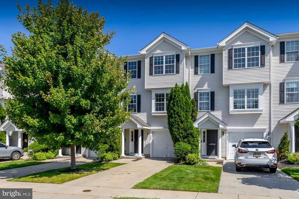1042 BUCKINGHAM DR, West Deptford Twp, NJ 08086