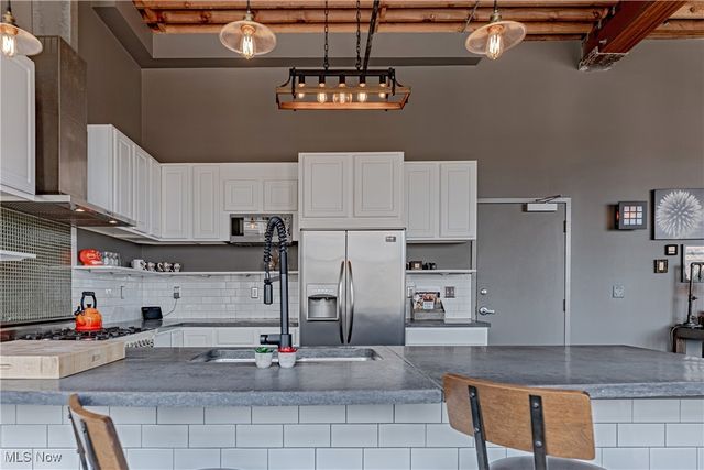 1260 4th Street W 604, Cleveland, OH 44114