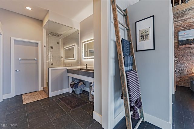 1260 4th Street W 604, Cleveland, OH 44114