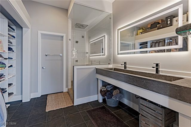 1260 4th Street W 604, Cleveland, OH 44114