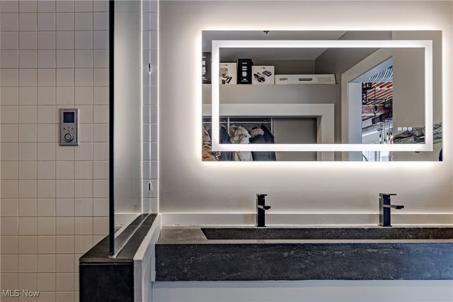 1260 4th Street W 604, Cleveland, OH 44114