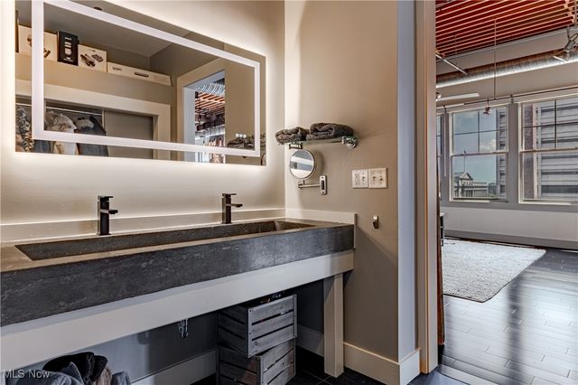 1260 4th Street W 604, Cleveland, OH 44114