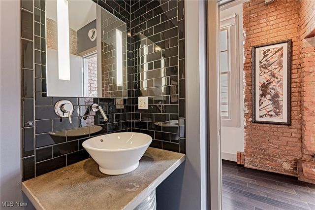 1260 4th Street W 604, Cleveland, OH 44114