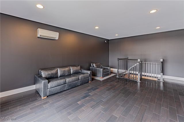 1260 4th Street W 604, Cleveland, OH 44114