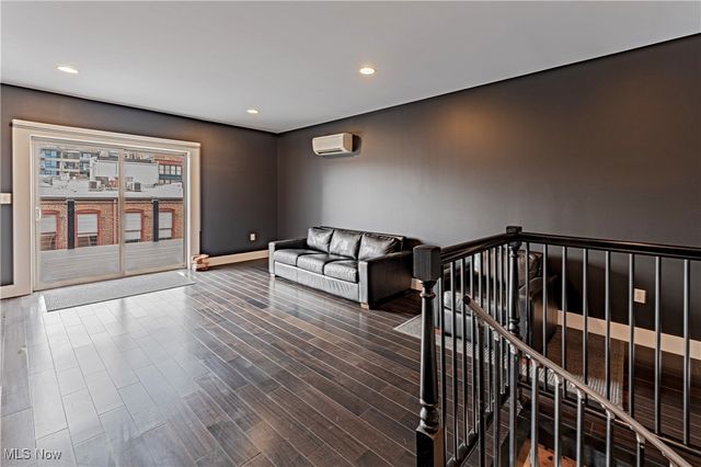 1260 4th Street W 604, Cleveland, OH 44114