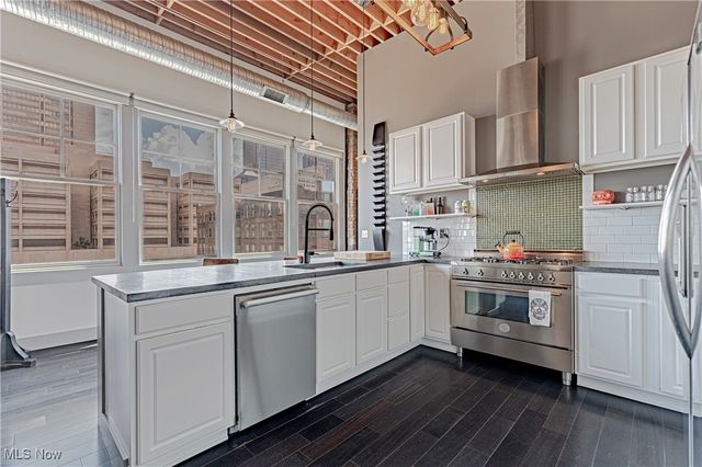 1260 4th Street W 604, Cleveland, OH 44114