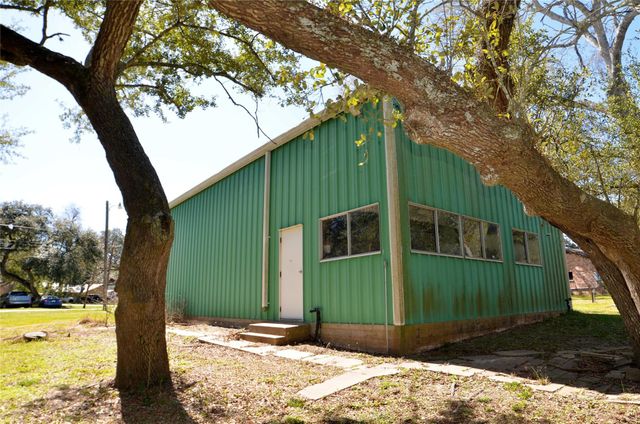 708 Catamaran Circle, Blessing, TX 77419