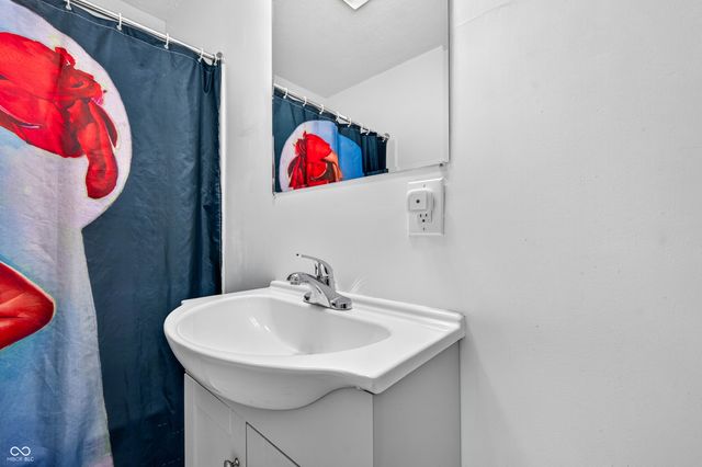 6043 Ivanhoe Street, Indianapolis, IN 46219