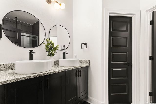 4230 Waterwood Pass, Elmendorf, TX 78112