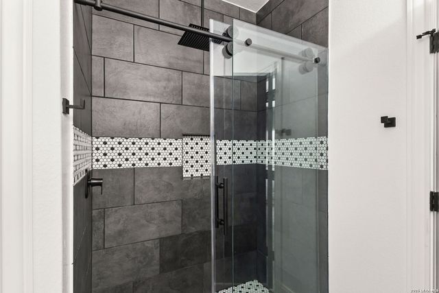 4230 Waterwood Pass, Elmendorf, TX 78112