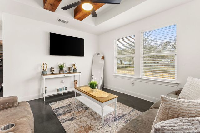 4230 Waterwood Pass, Elmendorf, TX 78112