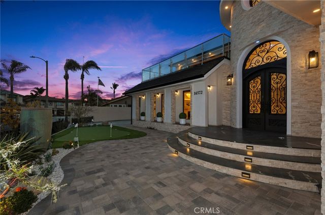 16572 Carousel, Huntington Beach, CA 92649