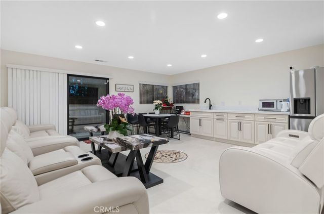 16572 Carousel, Huntington Beach, CA 92649