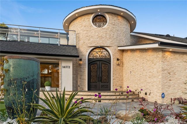 16572 Carousel, Huntington Beach, CA 92649