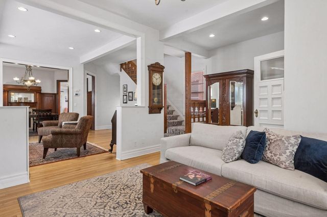 458 Holly Avenue, Saint Paul, MN 55102
