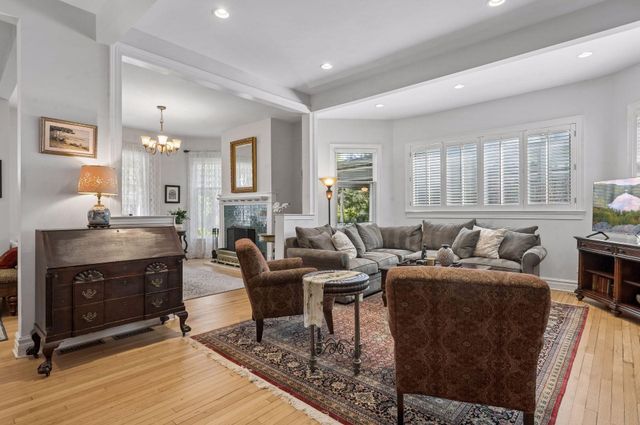 458 Holly Avenue, Saint Paul, MN 55102
