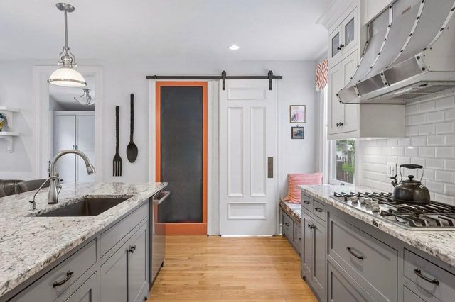 458 Holly Avenue, Saint Paul, MN 55102