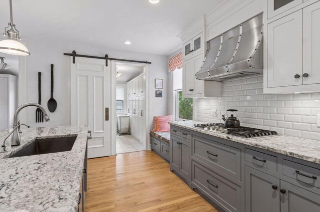 458 Holly Avenue, Saint Paul, MN 55102