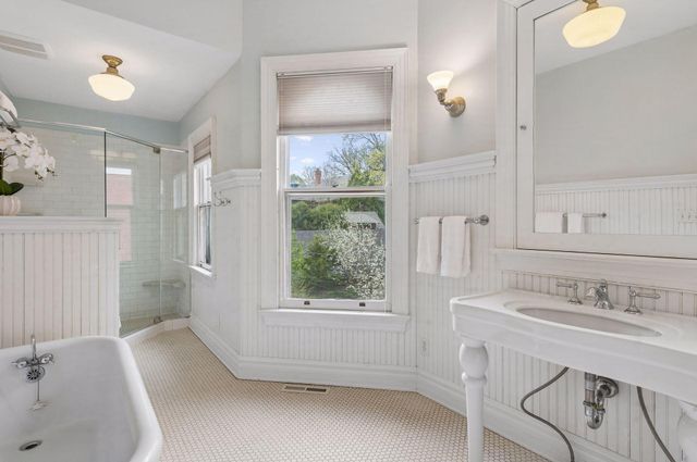 458 Holly Avenue, Saint Paul, MN 55102