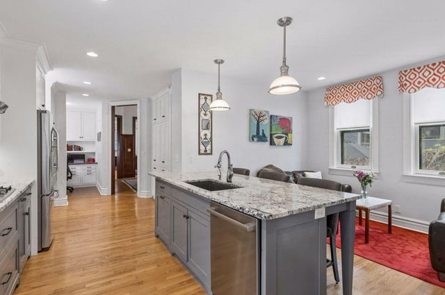 458 Holly Avenue, Saint Paul, MN 55102