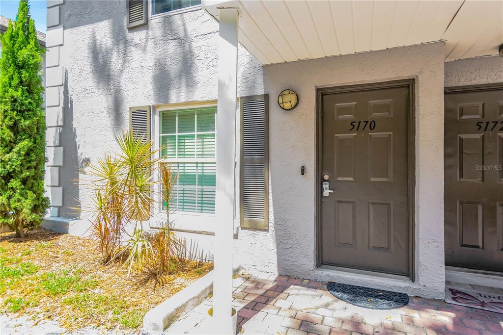 Image 3 of property listing at 5170 SUNRIDGE PALMS DRIVE, Tampa, FL 33617