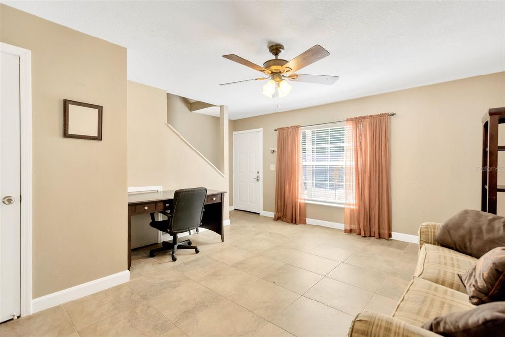 Image 5 of property listing at 5170 SUNRIDGE PALMS DRIVE, Tampa, FL 33617