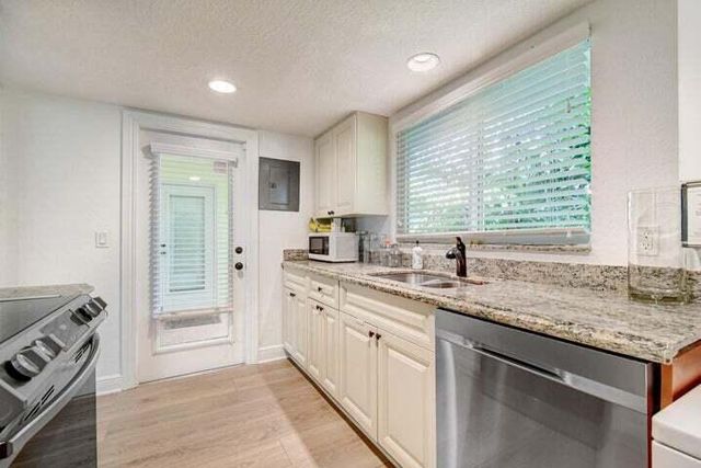 45 SE 7th Avenue 8, Delray Beach, FL 33483