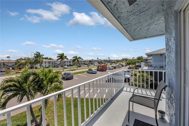 240 Palm DR 2, Naples, FL 34112