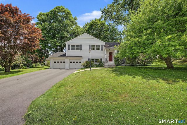 4 Ezra Road, Danbury, CT 06811