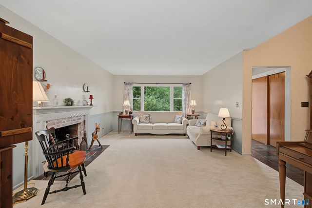 4 Ezra Road, Danbury, CT 06811