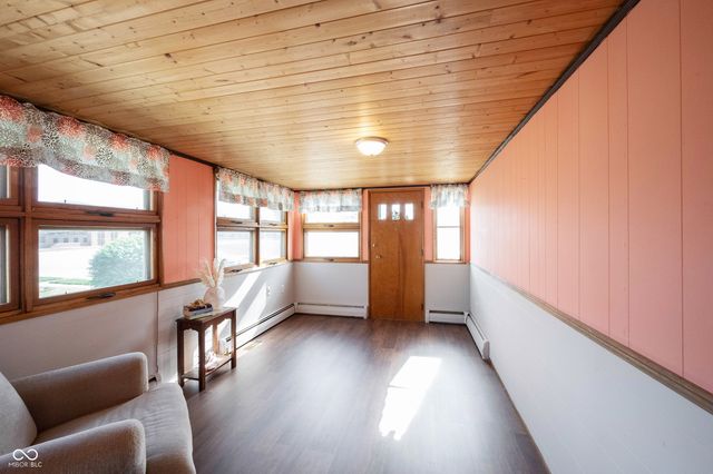 306 S East Street, Pendleton, IN 46064