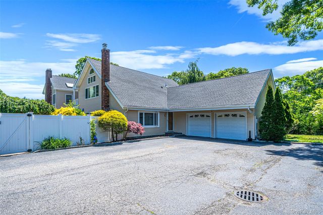 2 Jodi Drive, Manorville, NY 11949