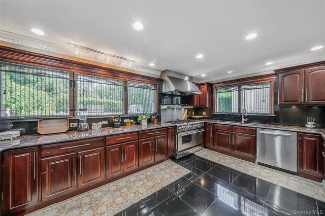2 Jodi Drive, Manorville, NY 11949