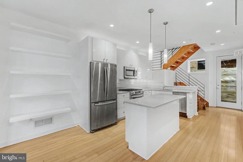 966 N LEITHGOW ST, PHILADELPHIA, PA 19123 — photo 4