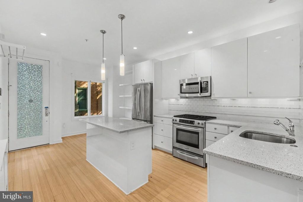 966 N LEITHGOW ST, PHILADELPHIA, PA 19123 — photo 5